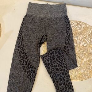 Victoria’s Secret Pink leggings